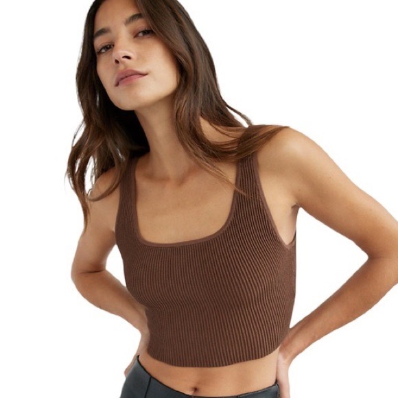 ⭐️NWT Aritzia Babaton Contour Tank Top⭐️ - Picture 3 of 6